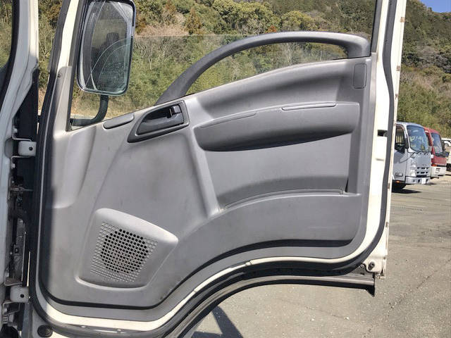 いすゞエルフ冷凍車（冷蔵車）小型（2t・3t）[写真29]