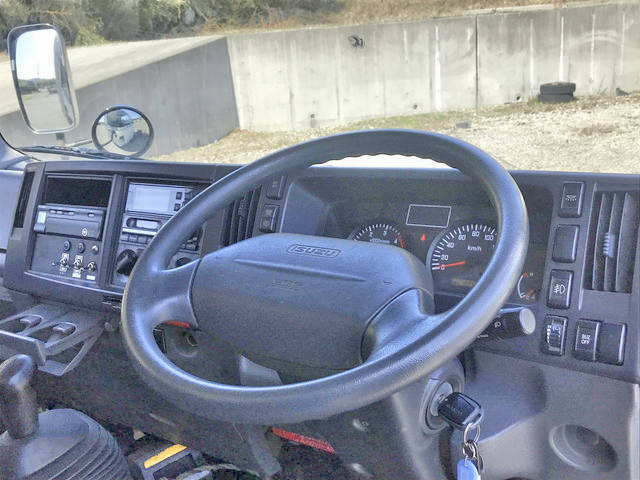 いすゞエルフ冷凍車（冷蔵車）小型（2t・3t）[写真34]