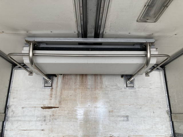 三菱ふそうファイター冷蔵冷凍ウイング中型（4t）[写真13]