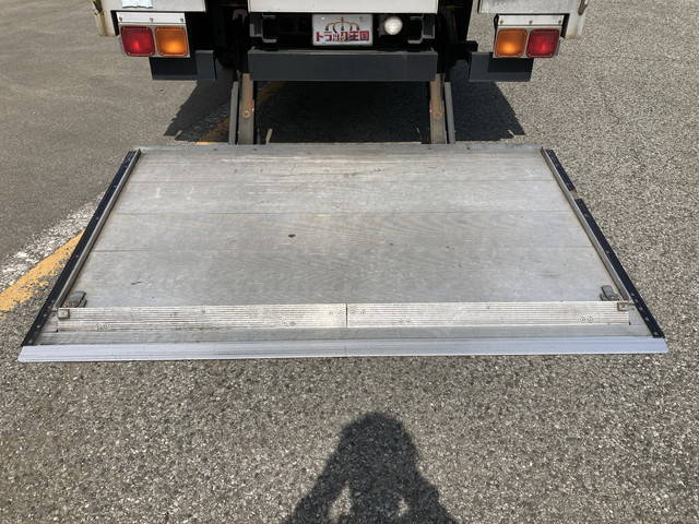 三菱ふそうファイター冷蔵冷凍ウイング中型（4t）[写真17]