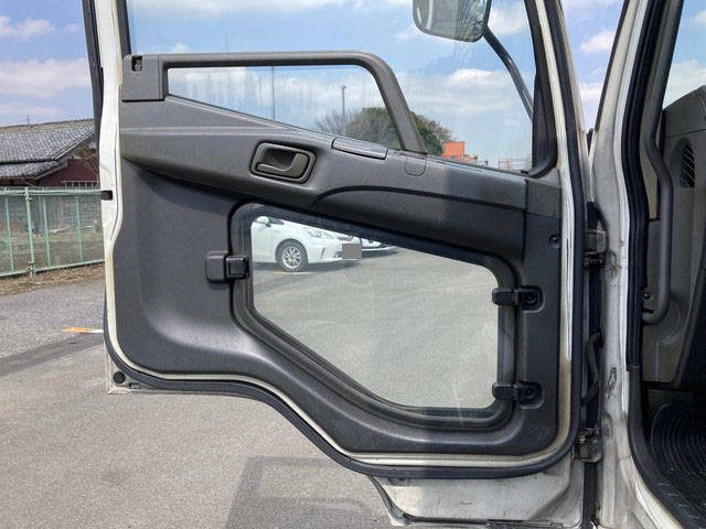 三菱ふそうファイター冷蔵冷凍ウイング中型（4t）[写真25]