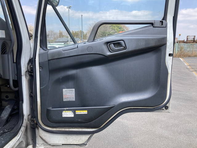 三菱ふそうファイター冷蔵冷凍ウイング中型（4t）[写真26]