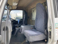 三菱ふそうファイター冷蔵冷凍ウイング中型（4t）[写真27]