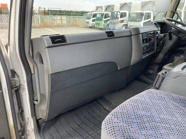 三菱ふそうファイター冷蔵冷凍ウイング中型（4t）[写真29]