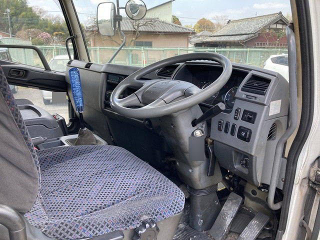三菱ふそうファイター冷蔵冷凍ウイング中型（4t）[写真30]