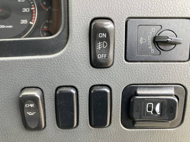 三菱ふそうファイター冷蔵冷凍ウイング中型（4t）[写真38]