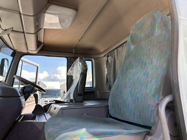 日野プロフィアセルフローダー大型（10t）[写真32]