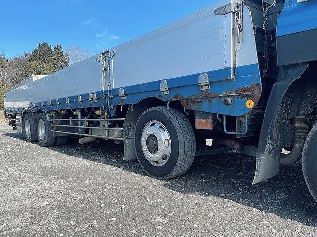 UDトラックスクオンアルミブロック大型（10t）[写真11]