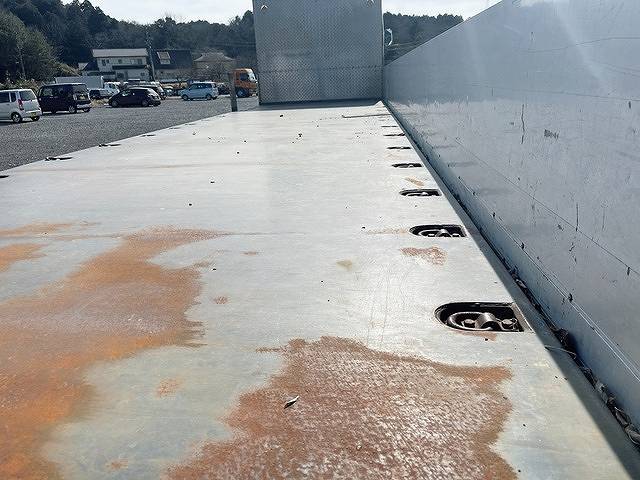 UDトラックスクオンアルミブロック大型（10t）[写真16]