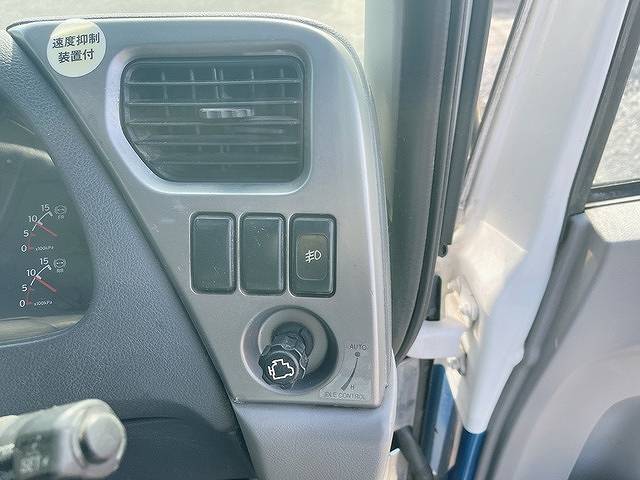 UDトラックスクオンアルミブロック大型（10t）[写真27]