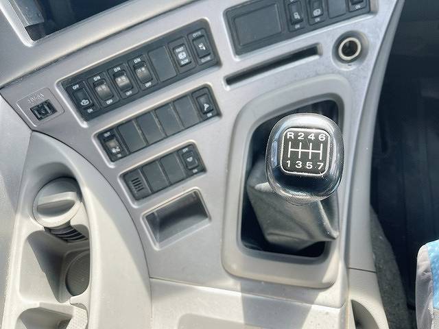 UDトラックスクオンアルミブロック大型（10t）[写真31]