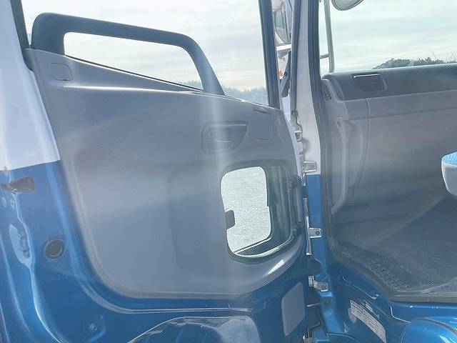 UDトラックスクオンアルミブロック大型（10t）[写真35]