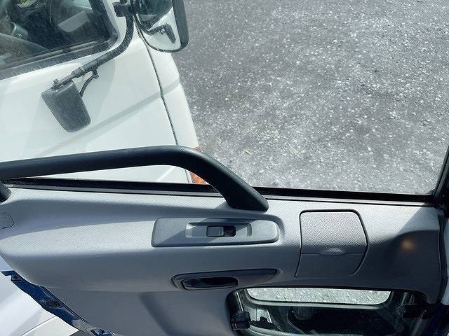 UDトラックスクオンアルミブロック大型（10t）[写真36]