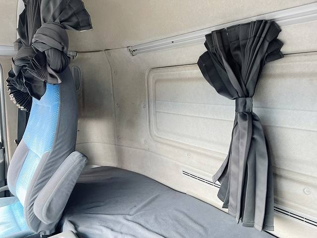 UDトラックスクオンアルミブロック大型（10t）[写真38]