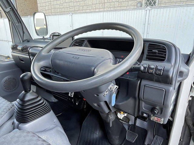 日産アトラスアルミバン小型（2t・3t）[写真14]