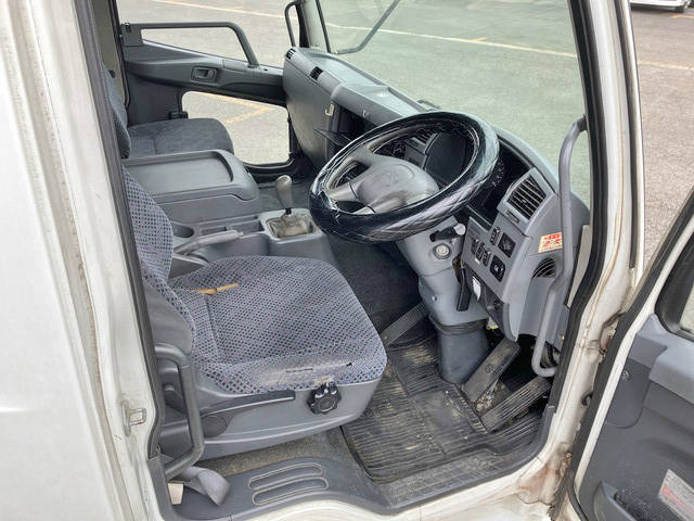 三菱ふそうファイターアルミウイング中型（4t）[写真36]