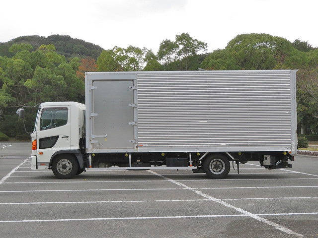 日野レンジャーアルミバン中型（4t）[写真03]