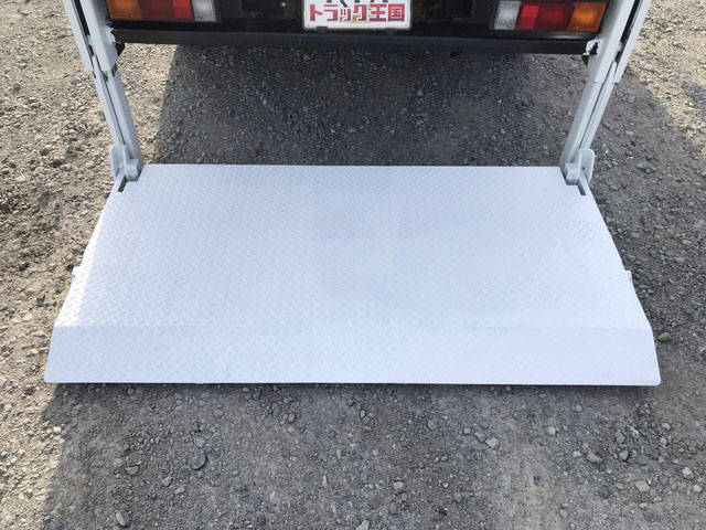 三菱ふそうキャンター平ボディ小型（2t・3t）[写真16]