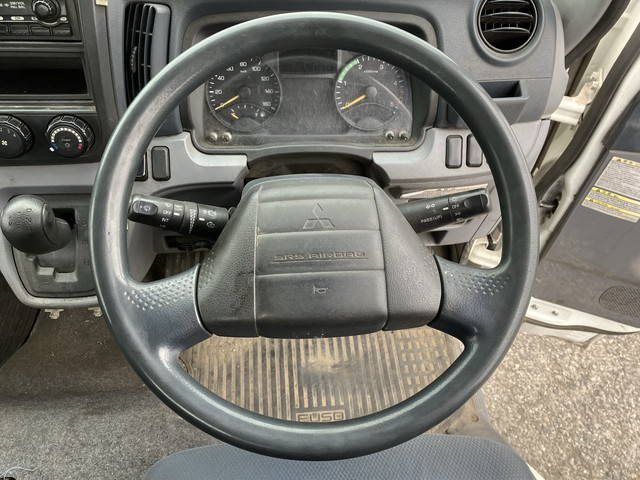 三菱ふそうキャンター平ボディ小型（2t・3t）[写真32]