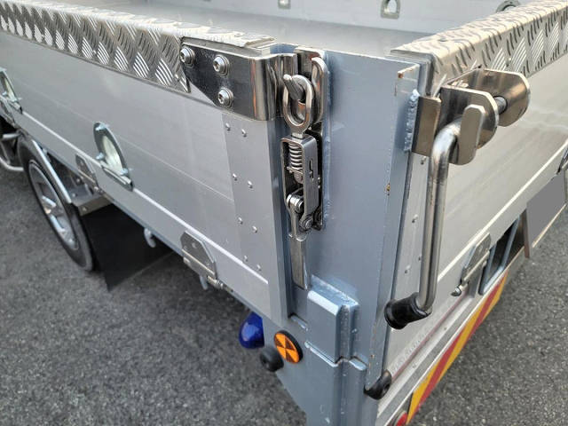 三菱ふそうキャンタークレーン5段小型（2t・3t）[写真35]