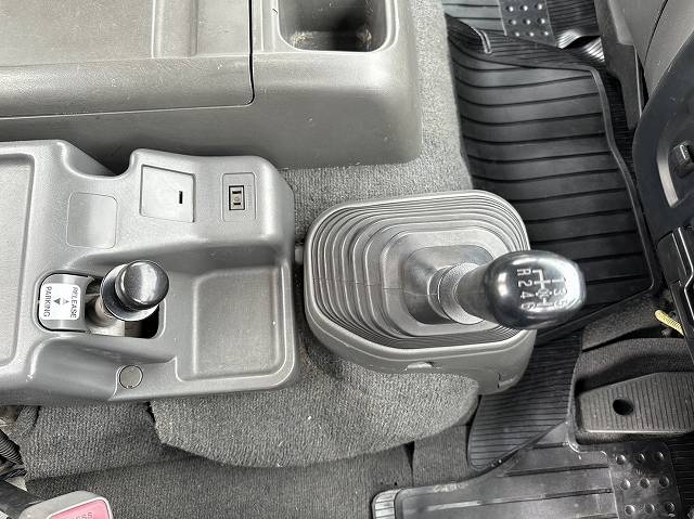 いすゞフォワードセルフクレーン4段増トン（6t・8t）[写真13]