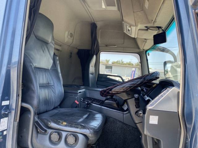 三菱ふそうスーパーグレートアルミウイング大型（10t）[写真30]