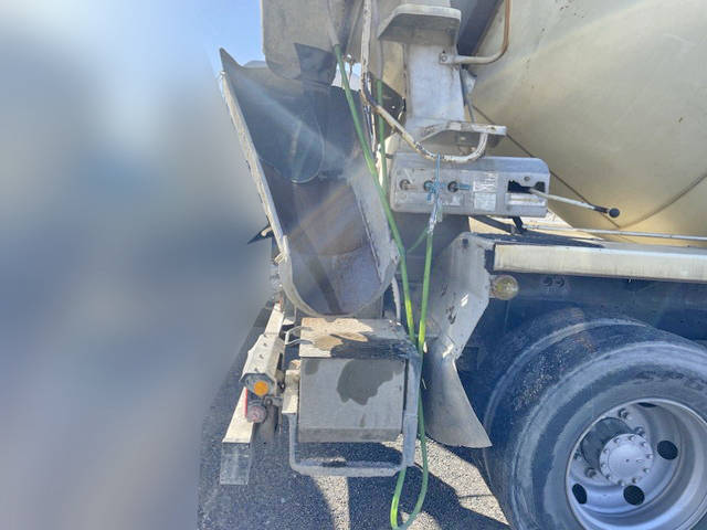 UDトラックスクオンミキサー車（コンクリートミキサー）大型（10t）[写真12]