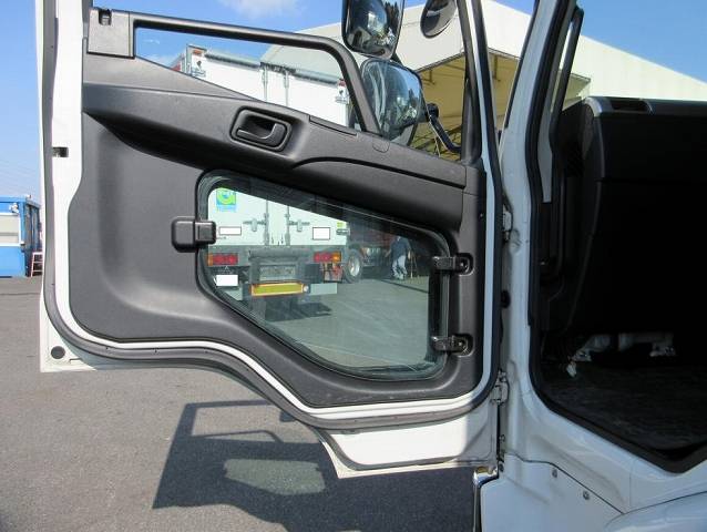 三菱ふそうファイターアルミウイング中型（4t）[写真16]