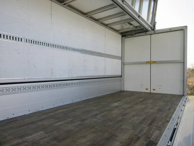 三菱ふそうファイターアルミウイング中型（4t）[写真24]