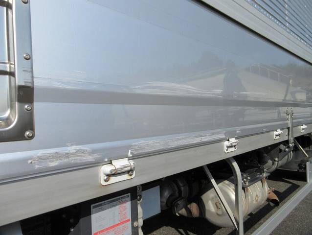 三菱ふそうファイターアルミウイング中型（4t）[写真34]