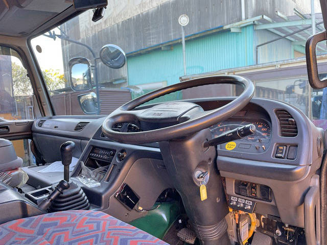 いすゞギガセルフローダー大型（10t）[写真32]