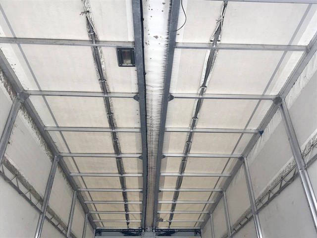 三菱ふそうファイター幌ウイング中型（4t）[写真11]