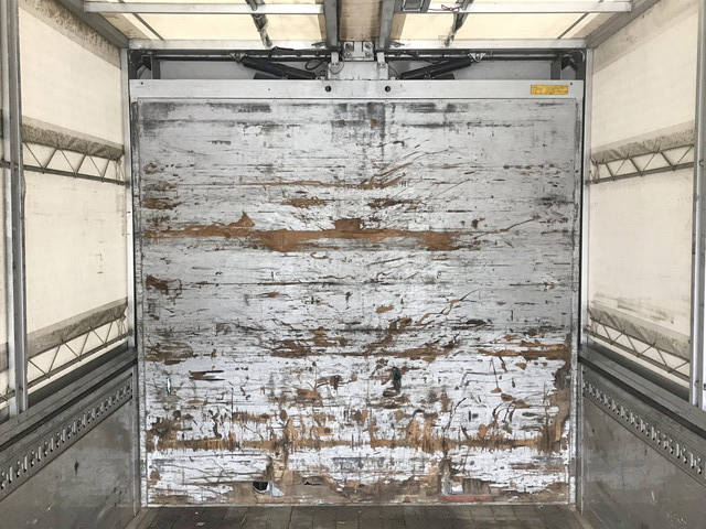 三菱ふそうファイター幌ウイング中型（4t）[写真12]