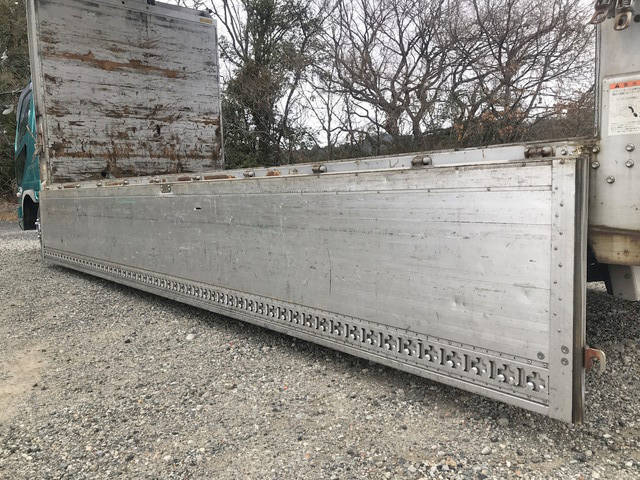 三菱ふそうファイター幌ウイング中型（4t）[写真15]