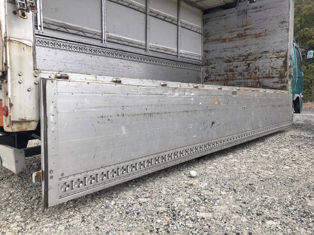 三菱ふそうファイター幌ウイング中型（4t）[写真16]