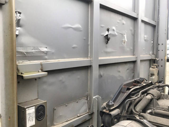 三菱ふそうファイター幌ウイング中型（4t）[写真21]