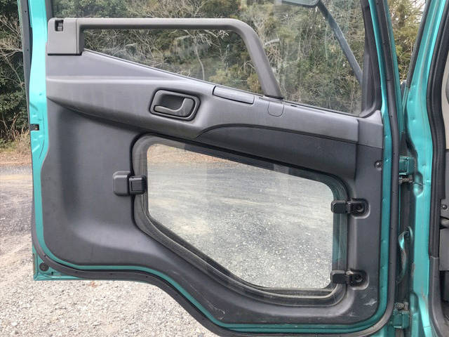 三菱ふそうファイター幌ウイング中型（4t）[写真29]