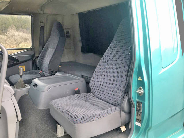 三菱ふそうファイター幌ウイング中型（4t）[写真31]