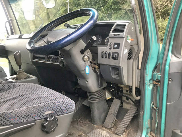 三菱ふそうファイター幌ウイング中型（4t）[写真34]