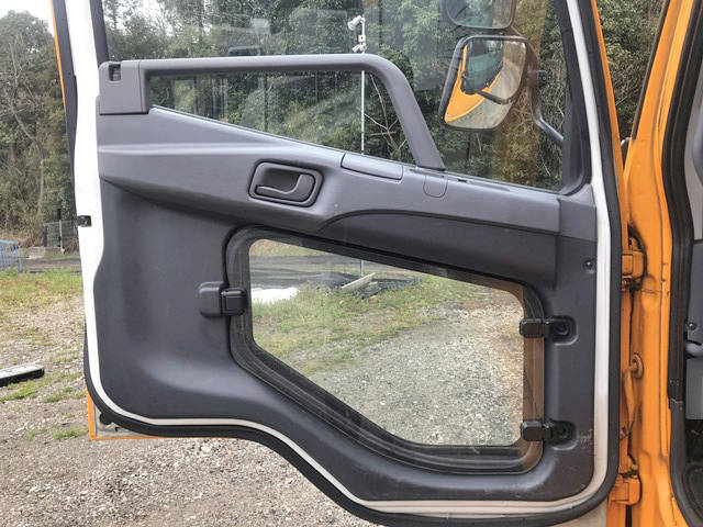 三菱ふそうファイターアルミウイング中型（4t）[写真28]