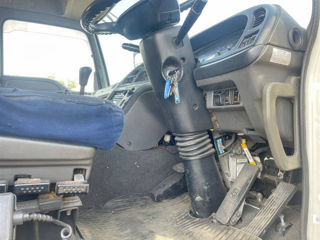 いすゞギガセルフローダー大型（10t）[写真32]