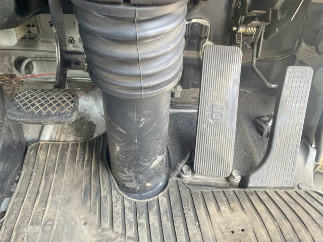 いすゞギガセルフローダー大型（10t）[写真38]