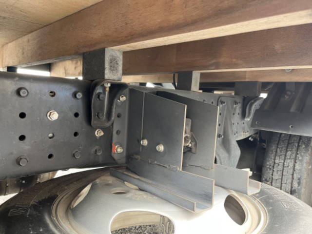 三菱ふそうキャンター平ボディ小型（2t・3t）[写真11]