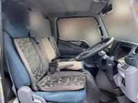 三菱ふそうキャンター平ボディ小型（2t・3t）[写真16]