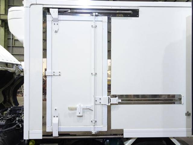 三菱ふそうキャンター冷凍車（冷蔵車）小型（2t・3t）[写真11]
