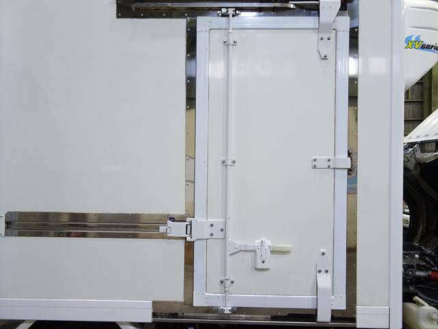 三菱ふそうキャンター冷凍車（冷蔵車）小型（2t・3t）[写真13]