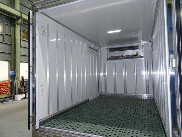 三菱ふそうキャンター冷凍車（冷蔵車）小型（2t・3t）[写真08]