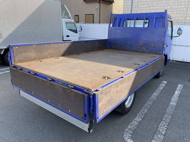 三菱ふそうキャンター平ボディ小型（2t・3t）[写真11]