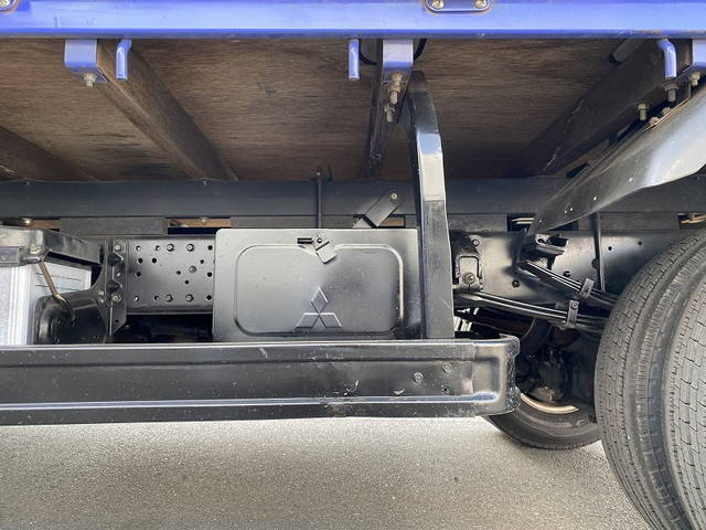 三菱ふそうキャンター平ボディ小型（2t・3t）[写真18]