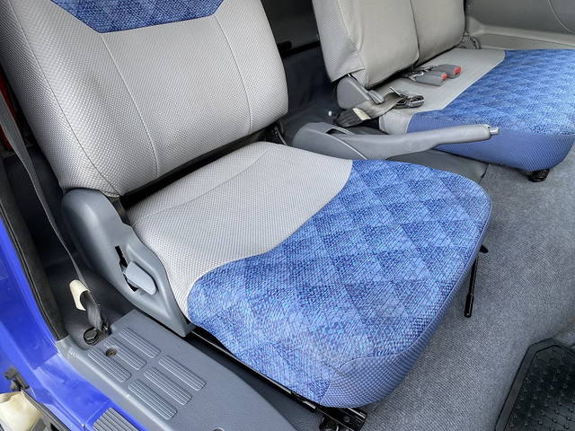 三菱ふそうキャンター平ボディ小型（2t・3t）[写真29]